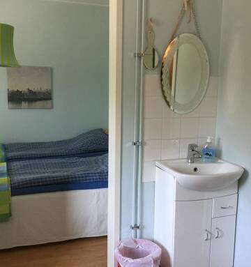 Фото номера Семейный номер с ванной комнатой Отели типа «постель и завтрак» E-City B&amp;B г. Торнио 4